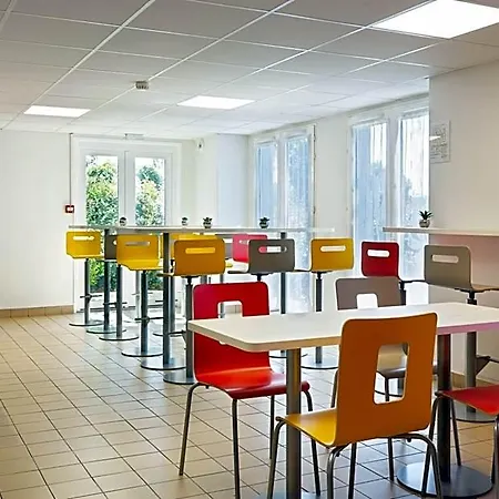 Premiere Classe Nantes Ouest - St Herblain * Сен-Эрблен